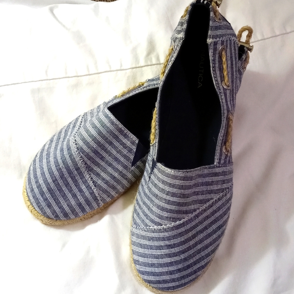 Brand New!! Navy blue striped Nautica women's loafers Size 7.5 (style: Rudder)